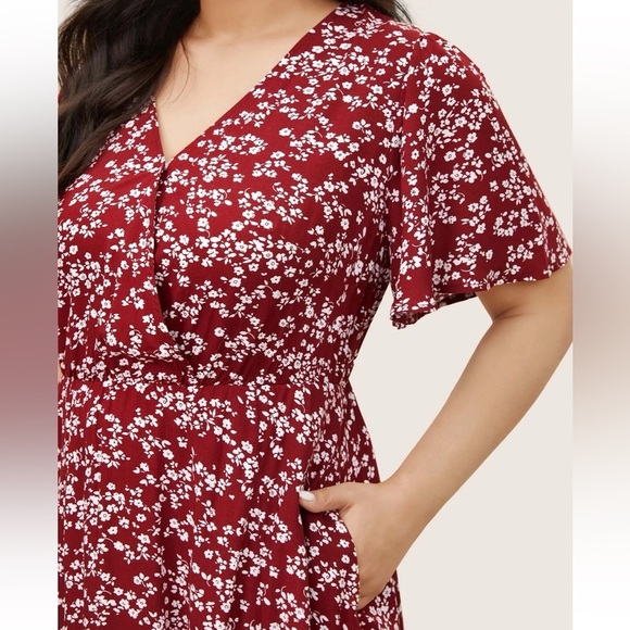 BloomChic Plus Size 4XL Flutter Sleeve Ditsy Floral Pocket Split Maxi Dress - Picture 3 of 7